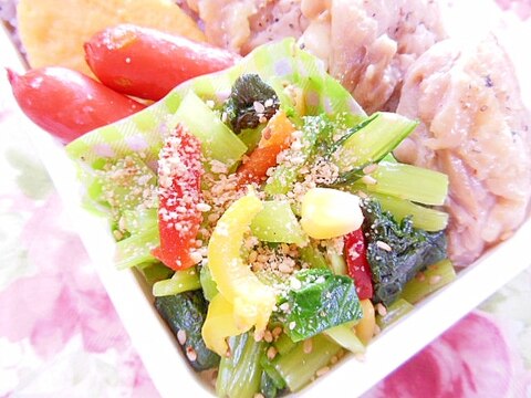 お弁当にも❤小松菜と彩り野菜の胡麻炒め❤